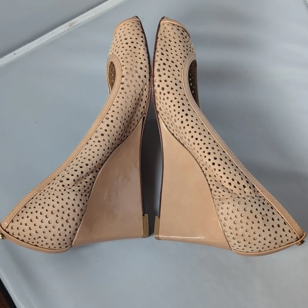 Stuart Weitzman Beige Peep Toe Wedge Sandals Shoes Size 10 M - Picture 7 of 10